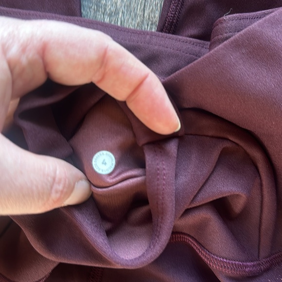 Lululemon high rise leggings size 4 - Picture 3 of 8